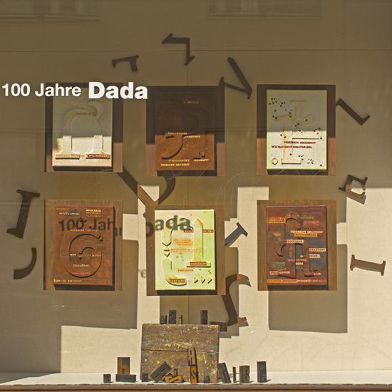 Dada Fenster August 2016