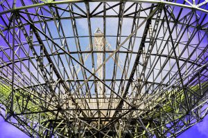 Astropeiler Stockert in der Eifel ist das erste frei bewegliche Radioteleskop Deutschlands